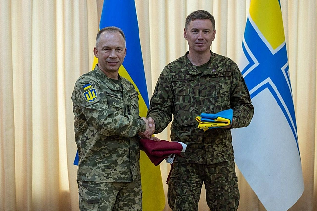 we.ua - Командувач ЗС Латвії Пундас побував у східній операційній зоні українських військ та провів зустріч з Сирським