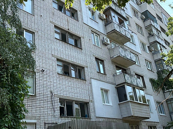 we.ua - Наслідки атаки РФ на Самар: понівечено школу та багатоповерхівки. ФОТОрепортаж
