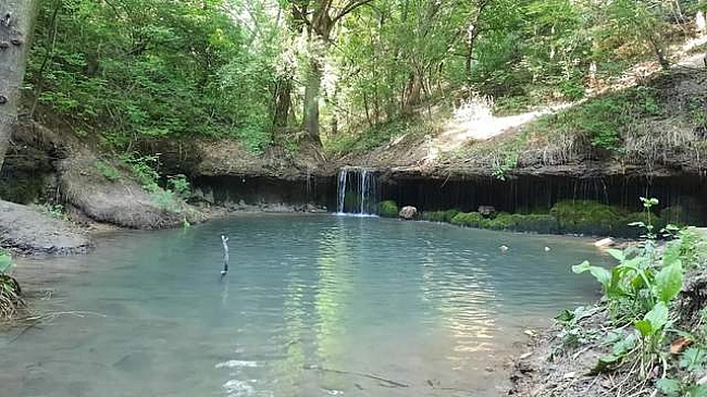 we.ua - Знають лише місцеві: де в Україні розташований унікальний водоспад, що тече півколом