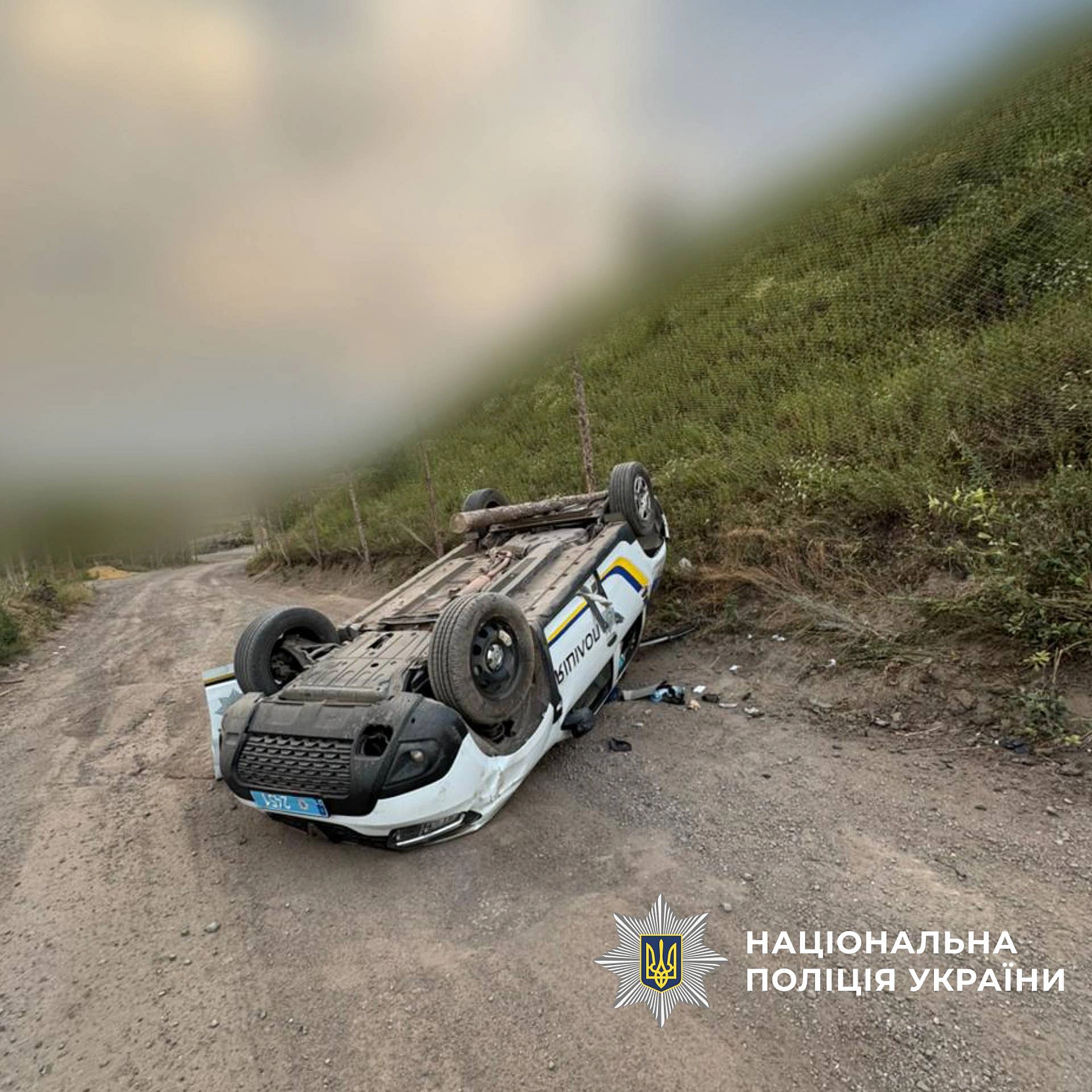 we.ua - Окупанти атакували дроном поліцейське авто на Харківщині: четверо правоохоронців зазнали поранень. ФОТОрепортаж