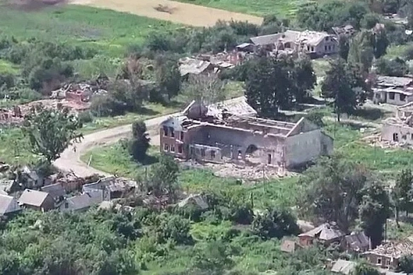 we.ua - Хати знищені вщент: військові показали моторошні кадри з прикордонного села на Сумщині