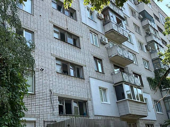 we.ua - Понівечені школа та багатоквартирні будинки: наслідки дронової атаки на Самар