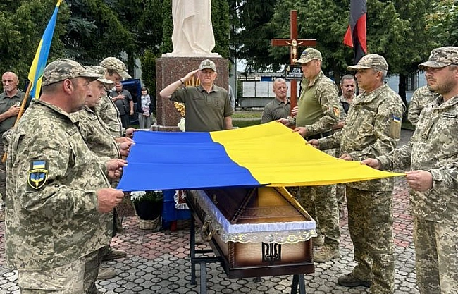 we.ua - На Тернопільщині в останню дорогу провели бійця Сергія Заяця