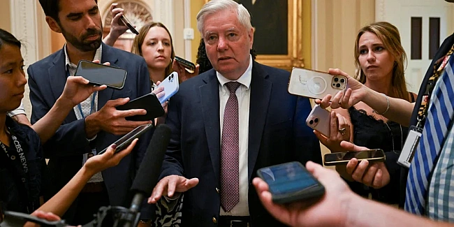 we.ua - Ceнaтop Гpeм aнoнcувaв «peкopдний пoтiк збpoї» для Укpaїни тa «кувaлду для бopoтьби з eкoнoмiкoю Путiнa»