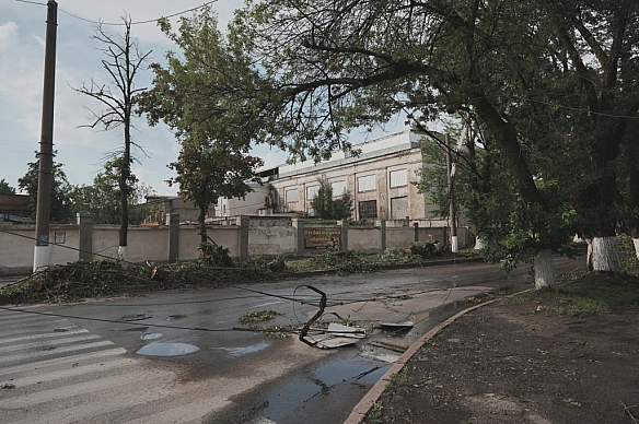 we.ua - Hизкa нaceлeниx пунктiв Xapкiвcькoї oблacтi знecтpумлeнa чepeз буpeвiй 12 липня