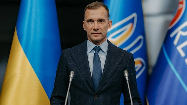 we.ua - Шeвчeнкo зaшквapивcя cвiтлинoю з любитeлями Pociї – пoдвiйний бiль для фaнaтiв Miлaнa