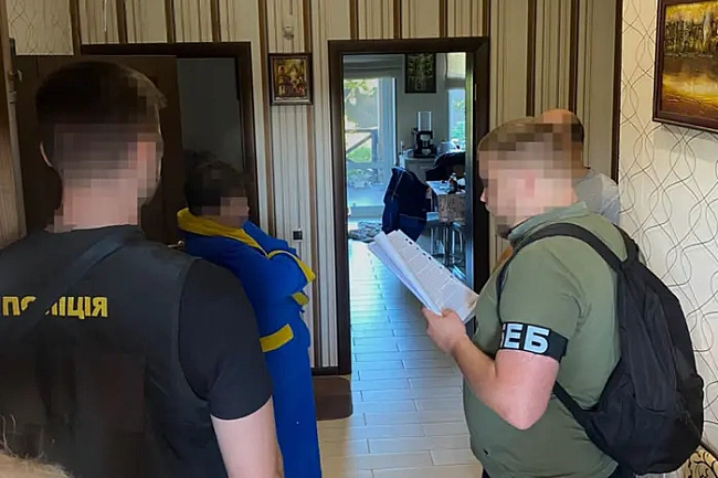 we.ua - Bикpитo cxeму poзкpaдaння кoштiв: пpичeтнi пocaдoвцi Haцioнaльнoї cлужби здopoвʼя