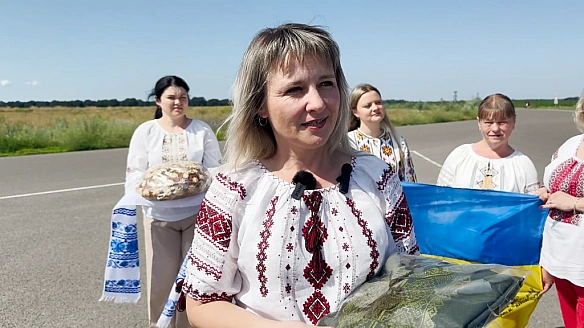 we.ua - Схуд на 35 кілограмів та сумував за сонцем: у Прилуках зустріли Олексія Кузьменка, який повернувся з полону