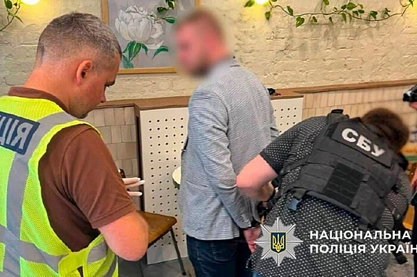 we.ua - Затримано 21-річного киянина, який за $5,9 тис. «допомагав» чоловікам оновити дані в ТЦК