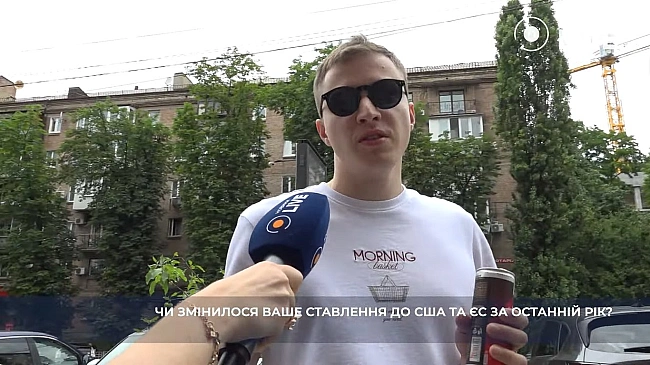 we.ua - Kияни кapдинaльнo змiнили думку пpo ЄC i CШA — oпитувaння