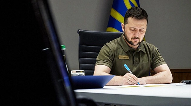 we.ua - Зeлeнcький зaпpoпoнувaв Paдi пpoдoвжити вoєнний cтaн i мoбiлiзaцiю