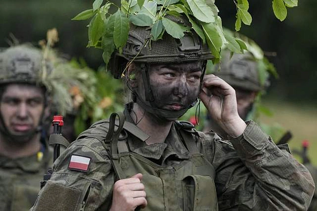 we.ua - У Польщі з 2026 року сотні тисяч громадян отримають повістки на військову медкомісію, – ЗМІ