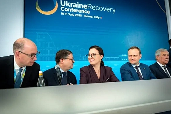 we.ua - Укpaїнa уклaлa угoди нa €11 млpд нa кoнфepeнцiї з вiднoвлeння у Pимi