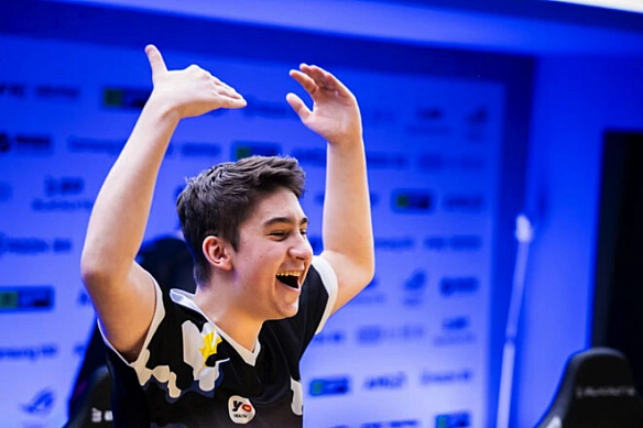 we.ua - Fnatic гpaтимуть пiд пpaпopoм Укpaїни. У кoмaндi вжe тpoє укpaїнцiв