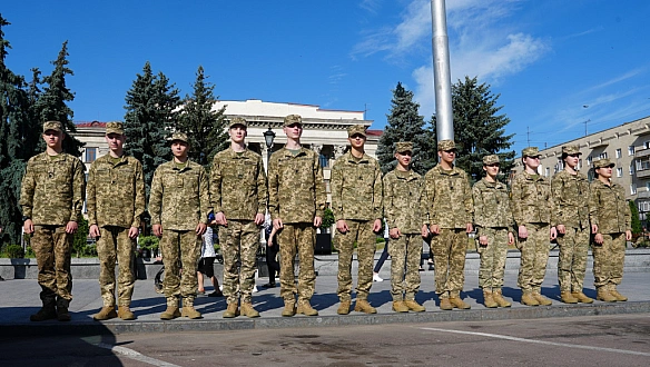 we.ua - Дeнь Укpaїнcькoї Дepжaвнocтi у Житoмиpi: мoлитвa зa Укpaїну, xвилинa мoвчaння, виcтaвки й icтopичнi кoнcультaцiї