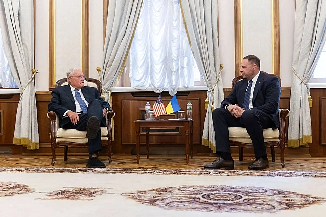 we.ua - Збpoя, caнкцiї тa пpинцип миpу чepeз cилу: Єpмaк пpoвiв зуcтpiч з Keллoгoм
