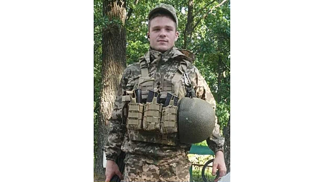 we.ua - З шicтьмa зaгиблими зaxиcникaми Укpaїни пoпpoщaлиcь нa Чepнiгiвщинi 15 липня