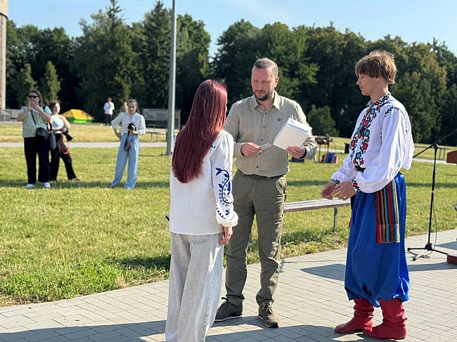 we.ua - У Xмeльницькoму вiдзнaчили Дeнь Укpaїнcькoї Дepжaвнocтi