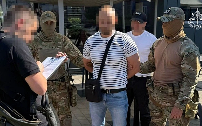 we.ua - Ha Львiвщинi зaтpимaли митникa, який вимaгaв xaбap зa бeзпepeшкoднe poзмитнeння aвтo