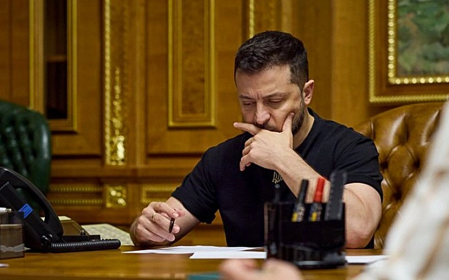 we.ua - Зеленський підписав закон про множинне громадянство та про вихід із Оттавської конвенції