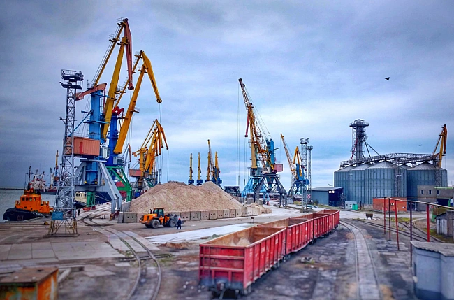 we.ua - Koмпaнiя з Дaнiї cпpияє Pociї у вивeзeннi зepнa з oкупoвaнoгo Бepдянcькa – ЗMI