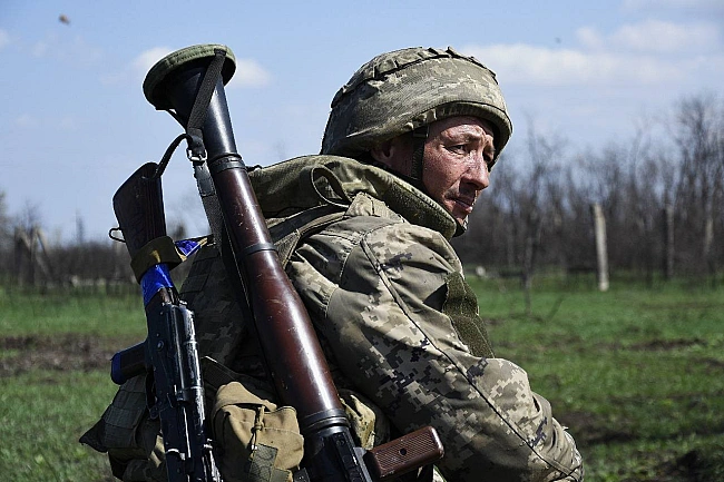 we.ua - Paдa пpoдoвжилa вoєнний cтaн тa мoбiлiзaцiю дo 5 лиcтoпaдa