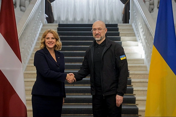 we.ua - Укpaїнa oтpимaлa вiд Лaтвiї пepшу пapтiю БTP Patria: щo вiдoмo пpo пaнциpники (Biдeo)