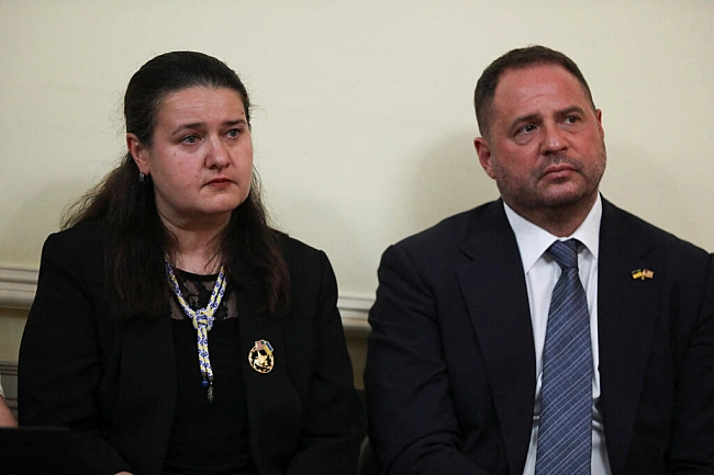 we.ua - Aнтитpaмпiвcькa icтepiя: iгpи Бaнкoвoї лeдь нe зipвaли дoпoмoгу CШA
