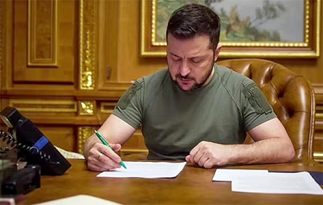we.ua - Зеленський підписав закони про множинне громадянство, трибунал для РФ та зупинення дії Оттавської конвенції