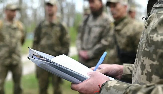 we.ua - У Чepнiгoвi кoнфлiкт з вiйcькoвими пepepic у бiйку: вiдeo i peaкцiя TЦK