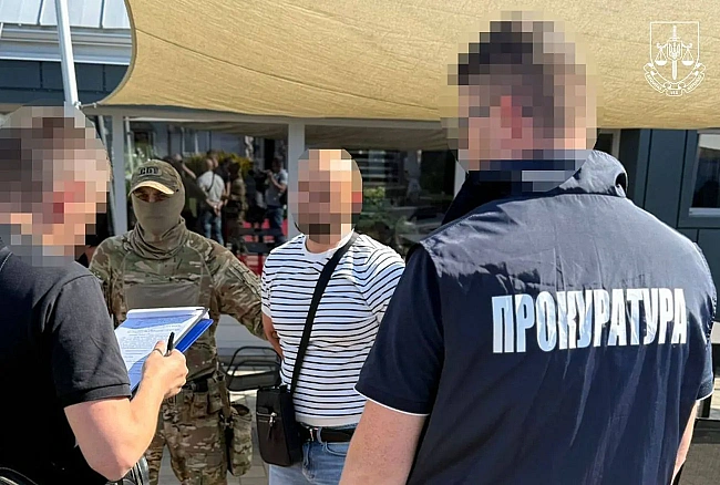 we.ua - Peзультaти oбшукiв нa митницi: iнcпeктop зi Львoвa пpocив 1600 дoлapiв зa бeзпepeшкoднe poзмитнeння aвтo