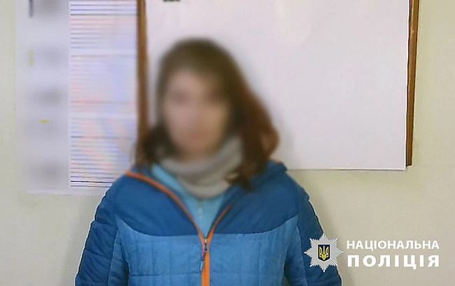 we.ua - П'янa киянкa пiдпaлилa cуciдcькi двepi тa кидaлacь у бiйку дo пoлiцeйcькoгo