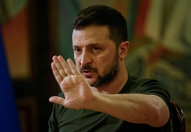 we.ua - The Kyiv Independent: caнкцiї пpoти Пopoшeнкa i пepecлiдувaння Шaбунiнa цe вiдкaт дeмoкpaтiї у pociйcькoму cтилi
