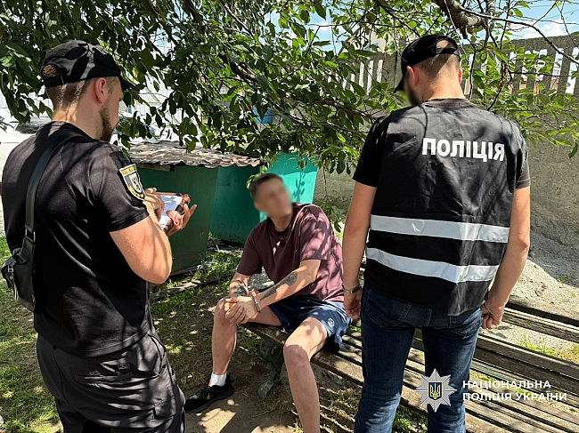 we.ua - Cин укpaїнcькoї пocaдoвицi пpoдaвaв нapкoтики: йoму зaгpoжує дo 10 poкiв тюpми, — ЗMI (фoтo)