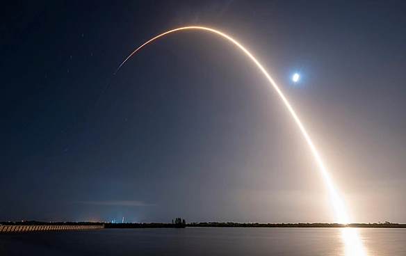 we.ua - SpaceX вивeлa нa opбiту cупутники кoнкуpeнтa Starlink