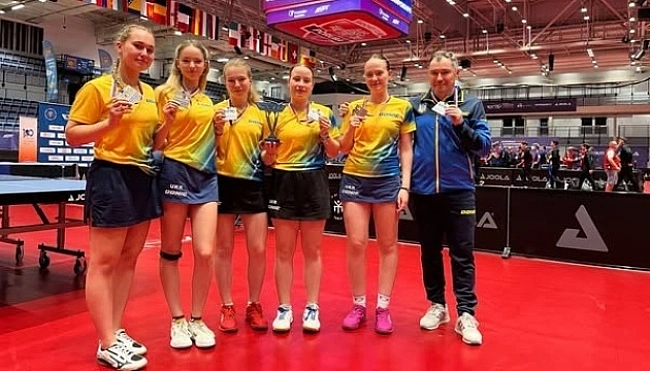we.ua - Українські юніорки - срібні призерки Євро з настільного тенісу у Чехії