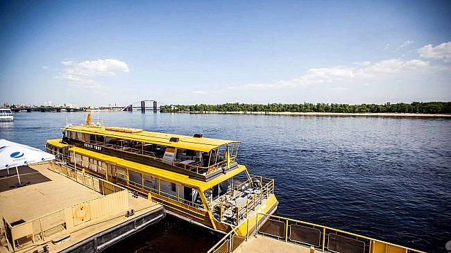 we.ua - Прогулянки по Дніпру на паузі: стало відомо, куди зникли легендарні величезні судна з Поштової площі