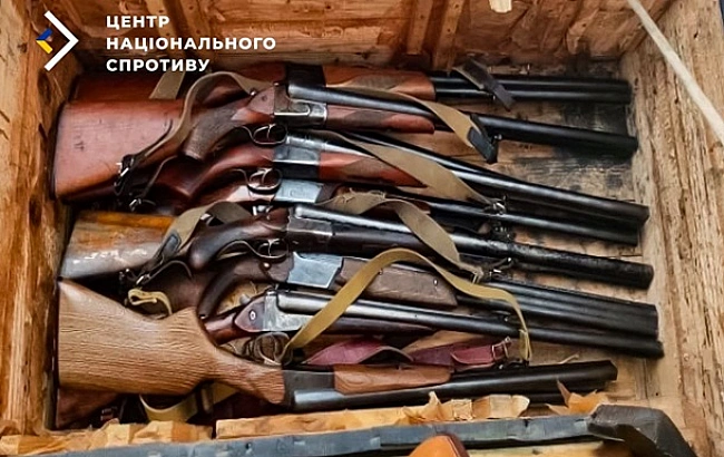 we.ua - Окупанти на ТОТ вилучають в українців зброю і передають своїй армії - ЦНС