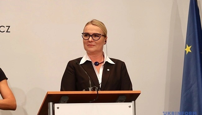 we.ua - Глава Міноборони Чехії розкритикувала погрози експрем'єра Бабіша зупинити «снарядну ініціативу» для України