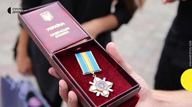 we.ua - Двох воїнів з Селидового посмертно відзначили орденом За мужність