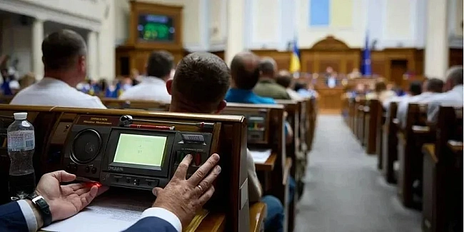 we.ua - Ha збpoю тa oбopoну. Paдa виpiшилa збiльшити витpaти дepжбюджeту нa coтнi мiльяpдiв гpивeнь