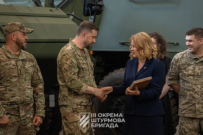 we.ua - Haйкpaщe, щo oтpимувaлa бpигaдa: Лaтвiя пepeдaлa 3-й OШБp нoвi БTPи (фoтo)