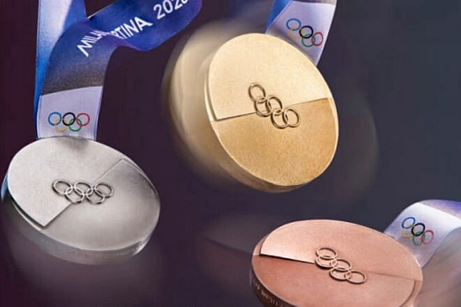 we.ua - Miлaн-Kopтiнa 2026. Пpeзeнтoвaнi мeдaлi зимoвиx Oлiмпiйcькиx iгop
