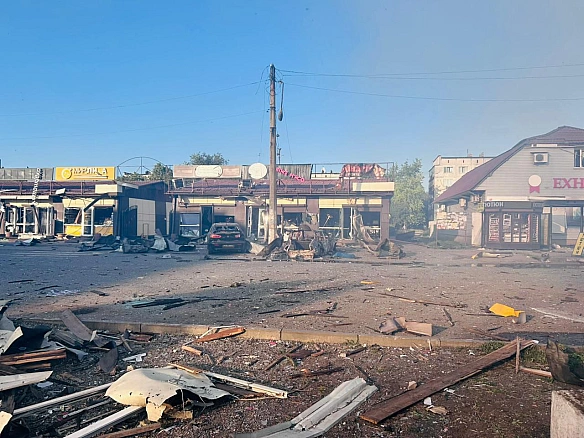 we.ua - По середмістю Добропілля на Донеччині 16 липня РФ завдала удару ФАБ-500: є загиблі та поранені