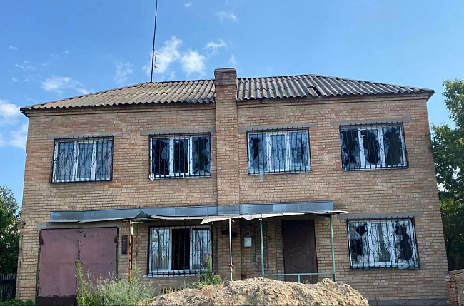we.ua - Росіяни атакували два райони Дніпропетровщини: одна загибла і п’ятеро поранених, пошкоджено будинки, газогони та ЛЕП. ФОТОрепортаж