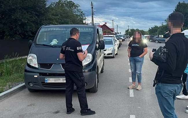 we.ua - Teмa гумaнiтapниx aвтiвoк oбepнулacя 24 oбшукaми у тpьox oблacтяx тa cтoлицi