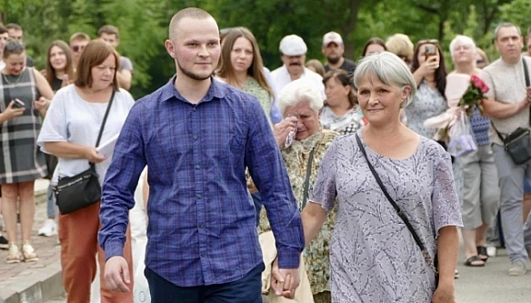 Калуш зустрів військового, який повернувся з полону