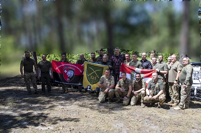 we.ua - Кличко передав бійцям на фронт від громади столиці 2 350 БпЛА
