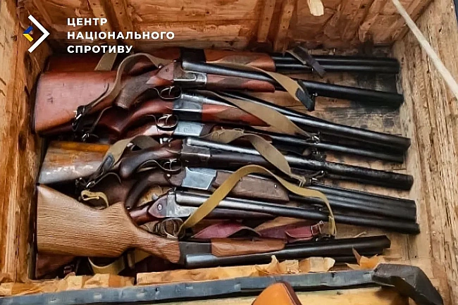 we.ua - Окупанти передають вилучену в українців зброю на потреби своєї армії - ЦНС