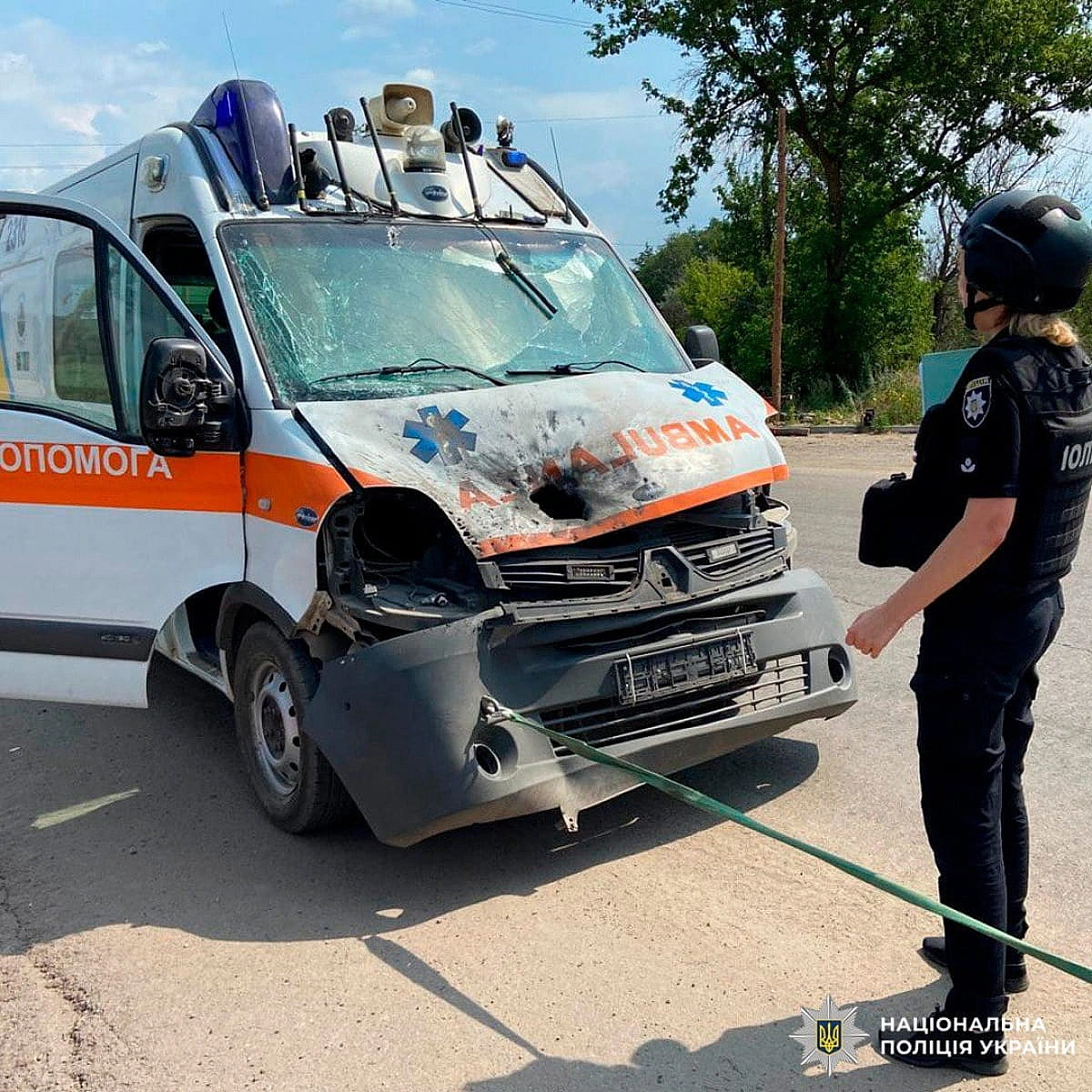 we.ua - російський дрон атакував швидку на Харківщині: поранені двоє медиків (Відео)